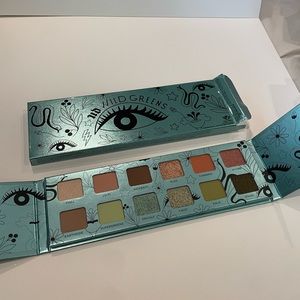 Brand new never used urban decay eyeshadow palette